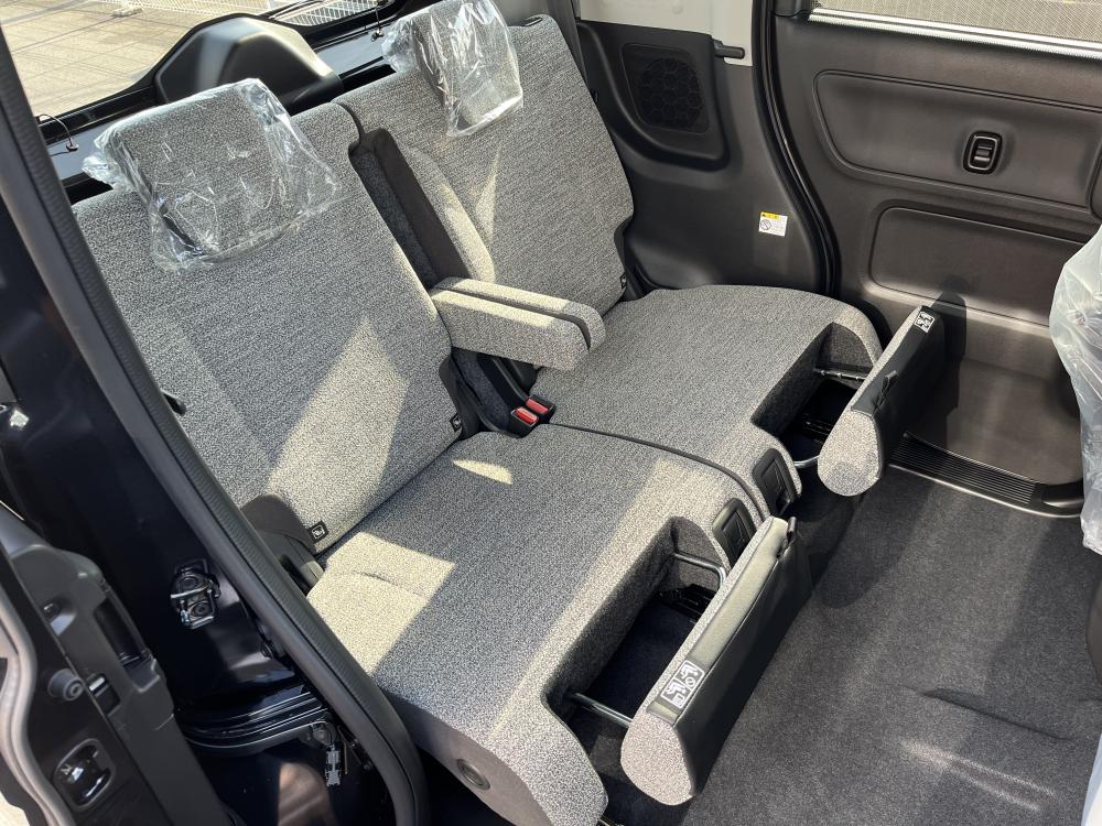 後席のマルチユースフラップ