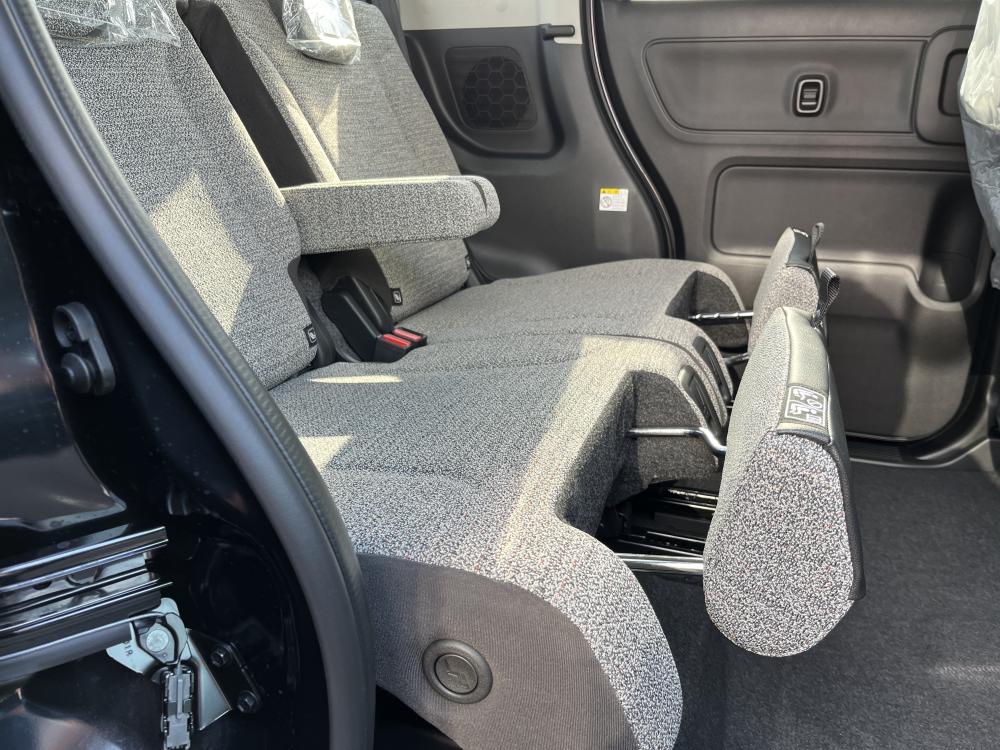 後席のマルチユースフラップ