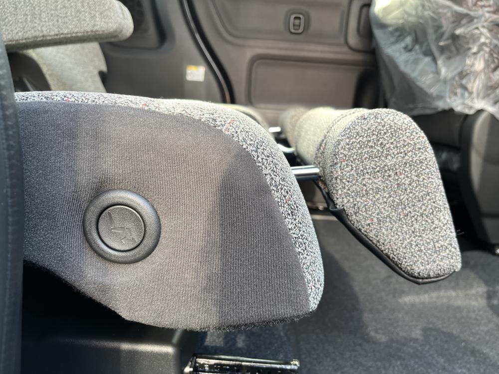 後席のマルチユースフラップ