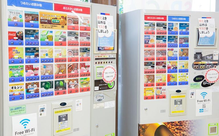 待ち時間も楽しめるフリードリンク