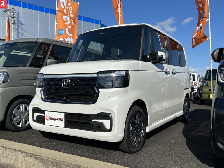 ホンダ N-BOX カスタム 届出済未使用車 走行距離10km以下 車検1年以上あり 車台番号643