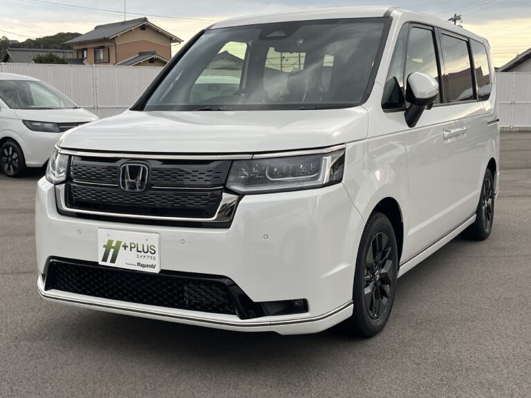 ホンダ ステップワゴンスパーダ e:HEV 7人 中古車 走行距離10km以下 車検1年以上あり 車台番号744