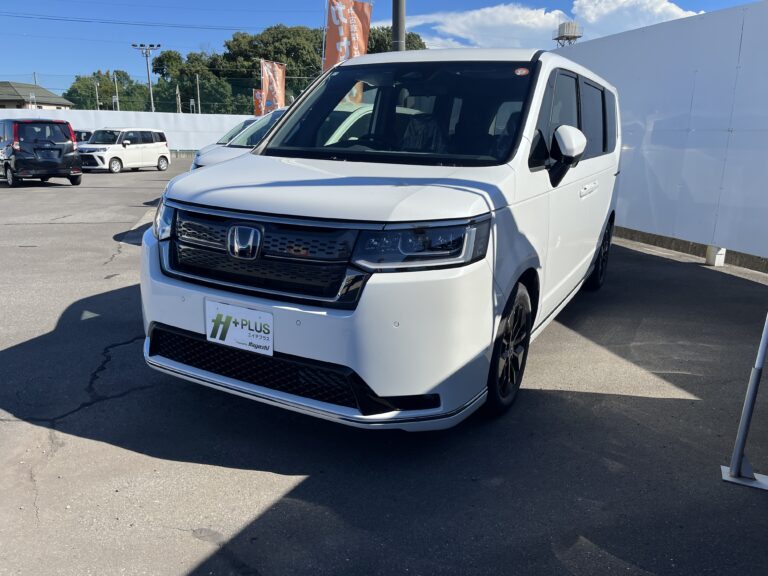 ホンダ ステップワゴンスパーダ e:HEV 7人 中古車 走行距離1,000km以下 車検1年以上あり 車台番号073
