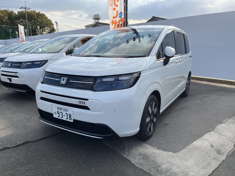 ホンダ フリード e:HEV AIR EX 6人 中古車 走行距離10km以下 車検1年以上あり 車台番号380