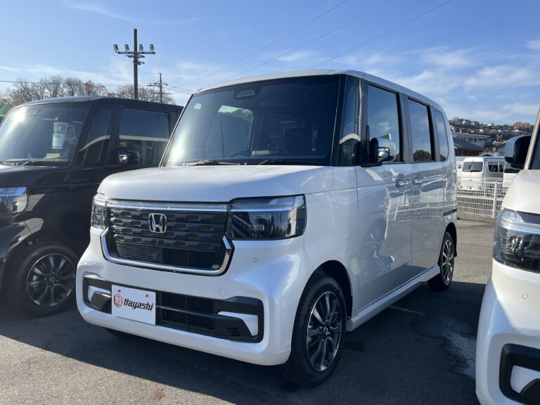 ホンダ N-BOX カスタム 届出済未使用車 走行距離10km以下 車検1年以上あり 車台番号642