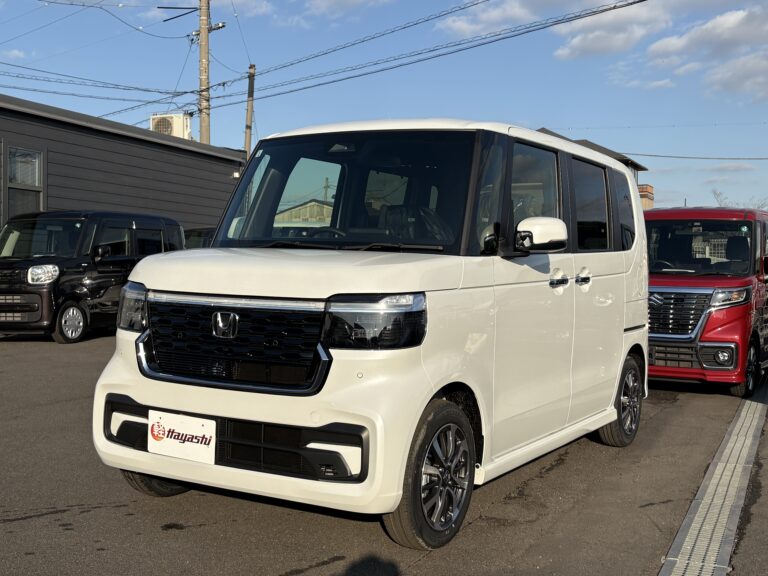 ホンダ N-BOX カスタム 届出済未使用車 走行距離10km以下 車検1年以上あり 車台番号155