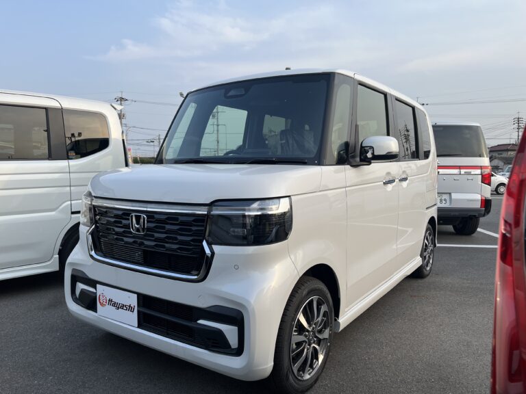 ホンダ N-BOX カスタム 届出済未使用車 走行距離10km以下 車検1年以上あり 車台番号641
