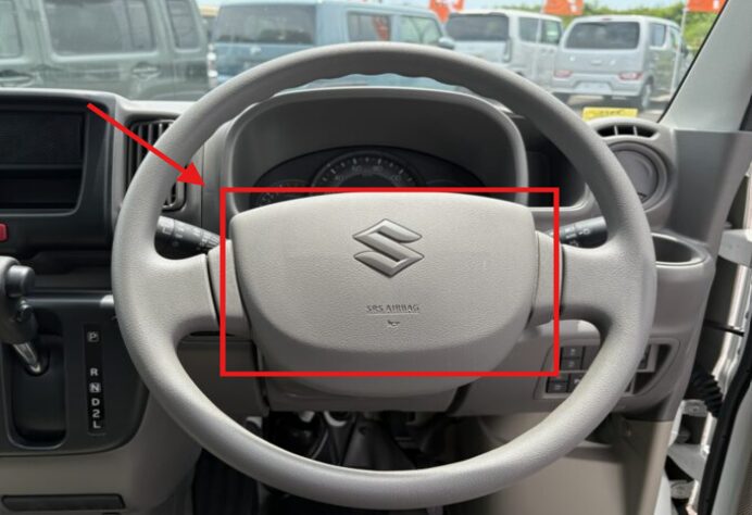 運転席側のフロントエアバッグが出る場所