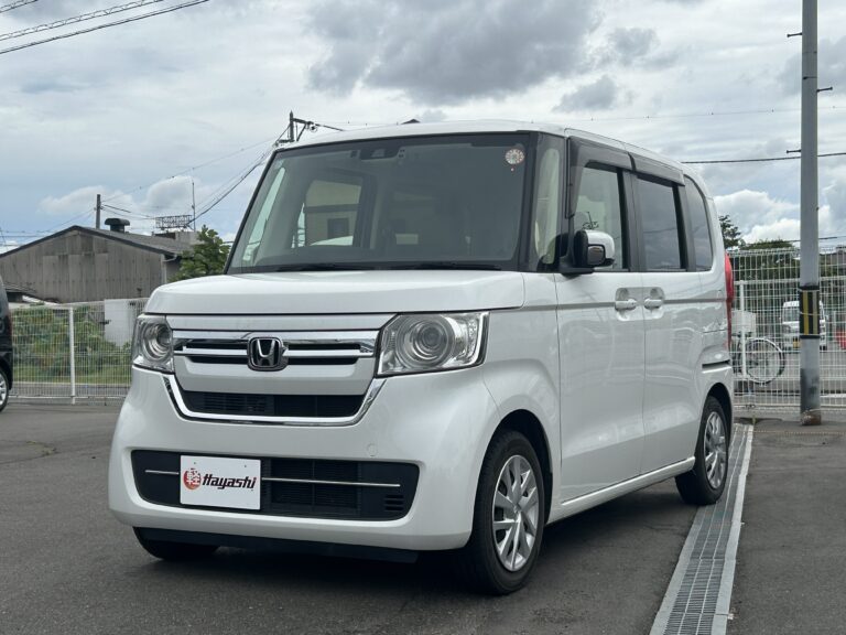 ホンダ N-BOX G 中古車 走行距離27,502km 114.9万円 プラチナホワイトパール 車台番号981