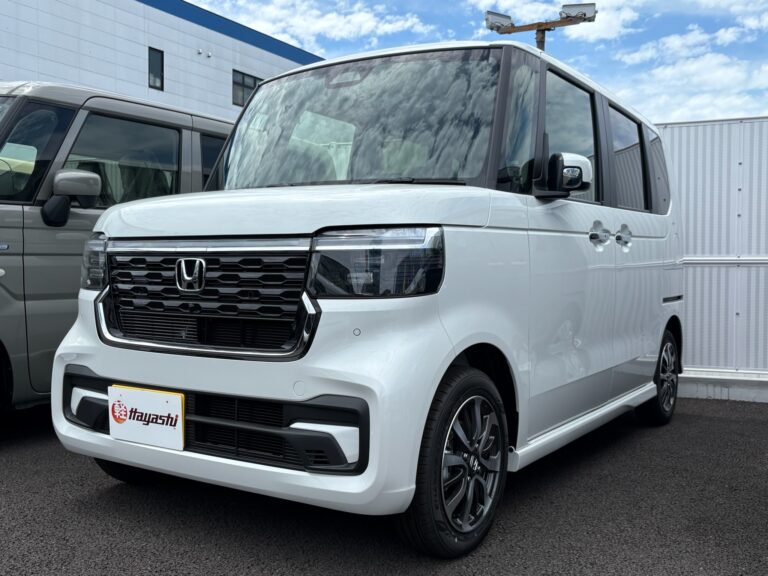 ホンダ N-BOX カスタム 届出済未使用車 中古車 走行距離3km 179.9万円 プラチナホワイトパール 車台番号126