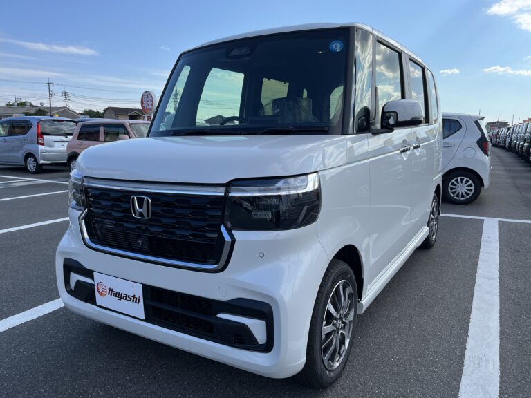 ホンダ N-BOX カスタム 届出済未使用車 中古車 走行距離5km 179.9万円 プラチナホワイトパール 車台番号351