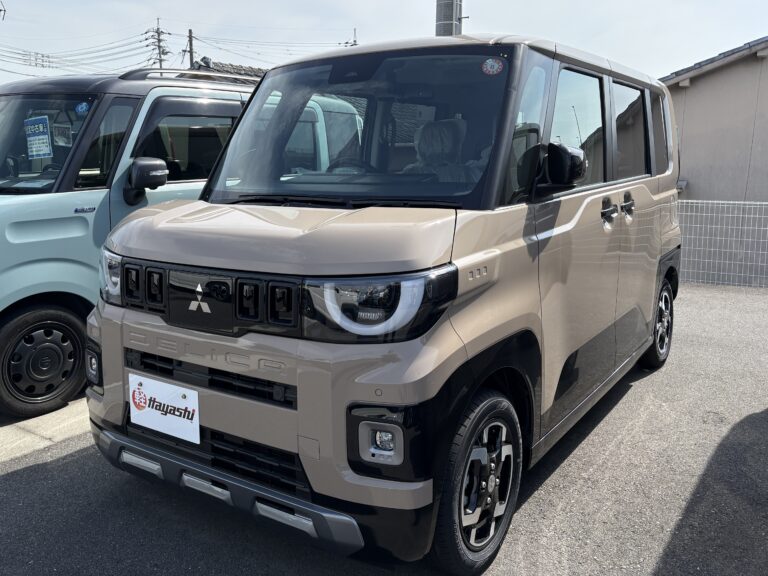 三菱 デリカミニ G Premium 届出済未使用車 中古車 走行距離3km 209.9万円 サンドベージュパール 車台番号871