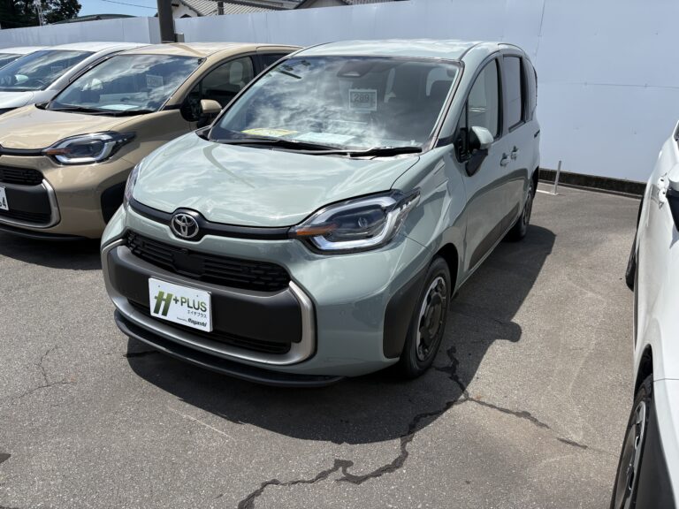 トヨタ シエンタ Z 7人 中古車 走行距離6km 289.0万円 アーバンカーキ 車台番号803