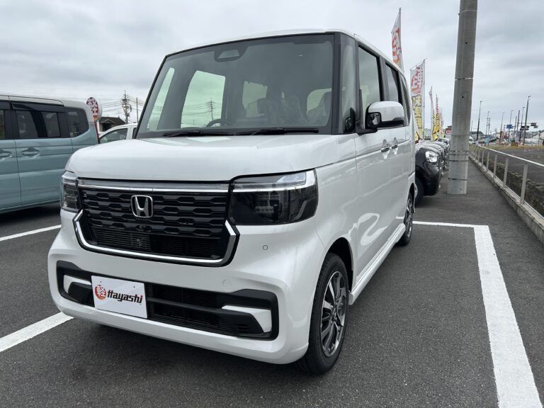 ホンダ N-BOX カスタム 届出済未使用車 中古車 走行距離5km 179.9万円 プラチナホワイトパール 車台番号076