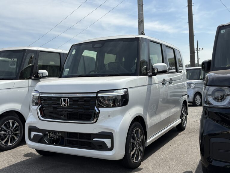 ホンダ N-BOX カスタム 届出済未使用車 中古車 走行距離3km 179.9万円 プラチナホワイトパール 車台番号079