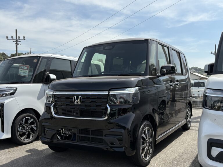 ホンダ N-BOX カスタム 届出済未使用車 中古車 走行距離2km 179.9万円 クリスタルブラックパール 車台番号201