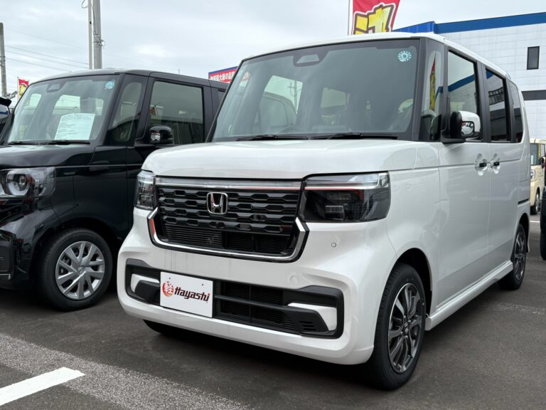 ホンダ N-BOX カスタム 届出済未使用車 中古車 走行距離3km 179.9万円 プラチナホワイトパール 車台番号825