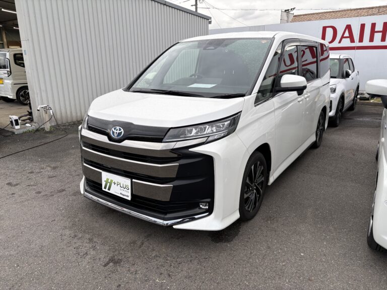 トヨタ ノア ハイブリッドS-Z 中古車 走行距離6,179km 429.0万円 ホワイトパールクリスタルシャイン 車台番号881