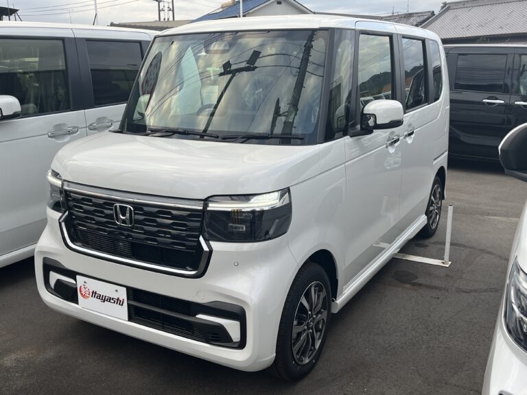 ホンダ N-BOX カスタム 届出済未使用車 中古車 走行距離2km 174.9万円 プラチナホワイトパール 車台番号354