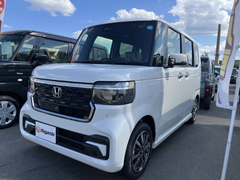 ホンダ N-BOX カスタム 届出済未使用車 中古車 走行距離5km 179.9万円 プラチナホワイトパール 車台番号460
