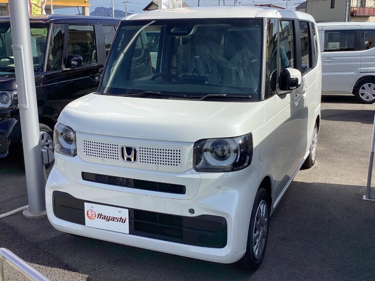ホンダ N-BOX 届出済未使用車 中古車 走行距離4km 159.9万円 プラチナホワイトパール 車台番号128
