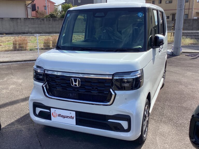 ホンダ N-BOX カスタム 届出済未使用車 中古車 走行距離4km 179.9万円 プラチナホワイトパール 車台番号913