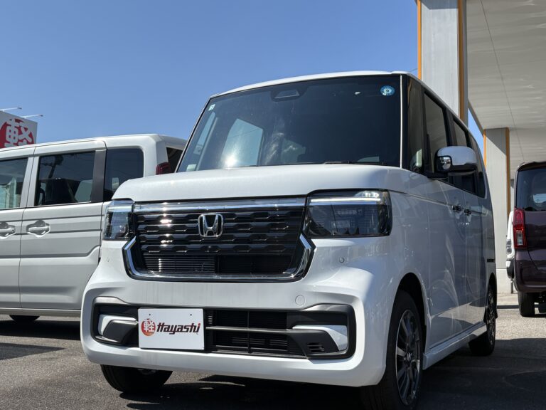 ホンダ N-BOX カスタム 届出済未使用車 中古車 走行距離4km 179.9万円 プラチナホワイトパール 車台番号681