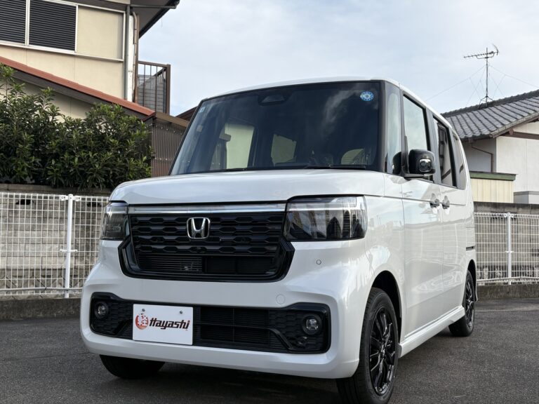 ホンダ N-BOX カスタム BLACK STYLE 届出済未使用車 中古車 走行距離5km 189.9万円 プラチナホワイトパール 車台番号947