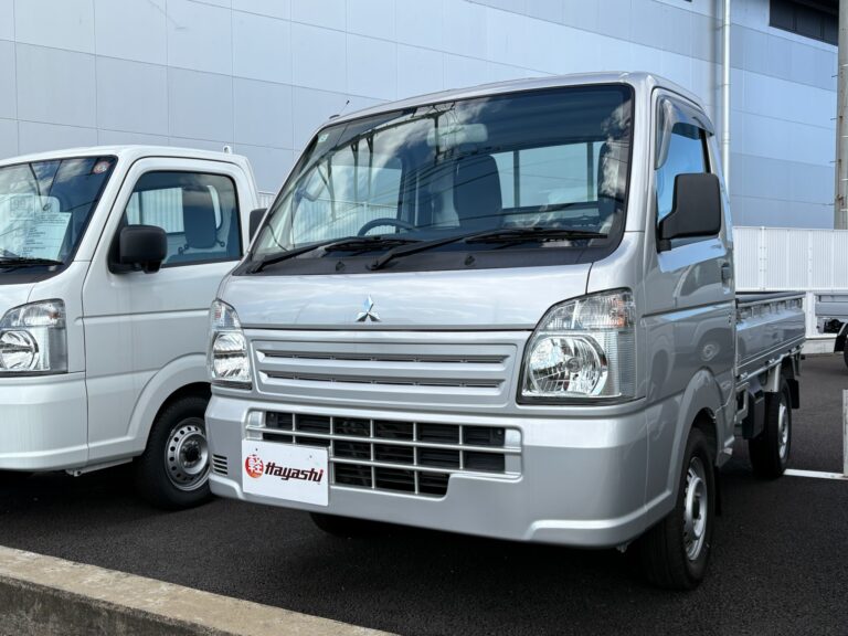 三菱 ミニキャブ M 中古車 走行距離34,307km 79.9万円 シルキーシルバーメタリック 車台番号977