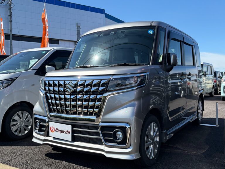 スズキ スペーシア カスタムハイブリッドGS 中古車 走行距離14,687km 149.9万円 スチールシルバーメタリック 車台番号698