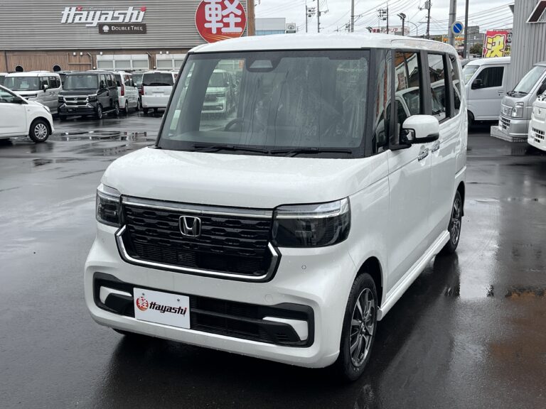 ホンダ N-BOX カスタム 届出済未使用車 中古車 走行距離2km 164.9万円 プラチナホワイトパール 車台番号163
